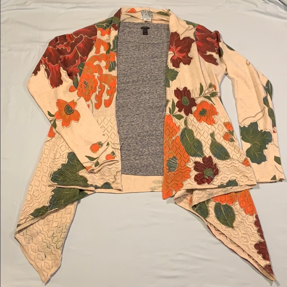 Beautiful Anthropologie floweredsweater